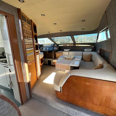 Hotel Yacht 20Metros Sant Adrià de Besòs Exterior foto
